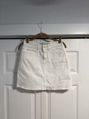 Vineyard Vines White Denim Raw Hem Mini Skirt Size 00